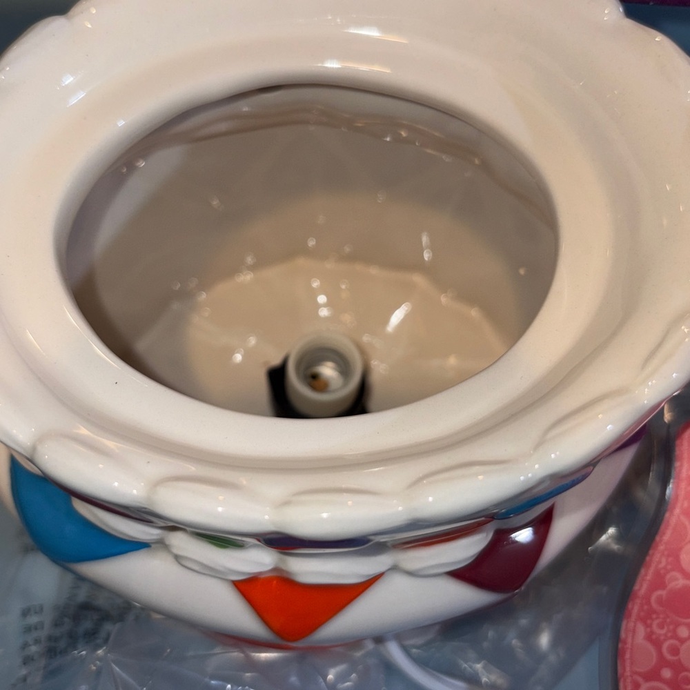 Scentsy Ceramic It’s A Party Warmer + melts - Picture 2 of 5